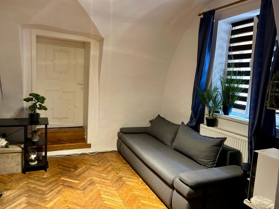 Proprietate în Inima Brașovului (Piața Sfatului): Apartament, Garsonieră și Pod