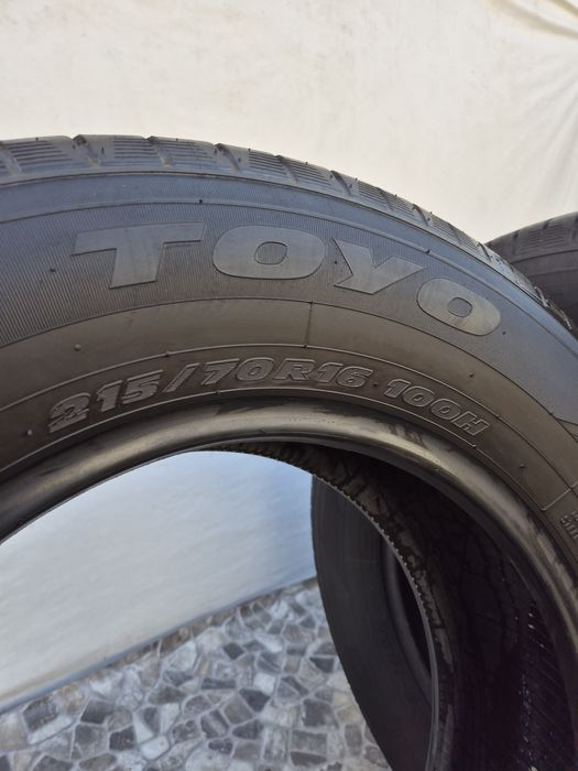 4бр 215 70 16 Toyo летни 21г