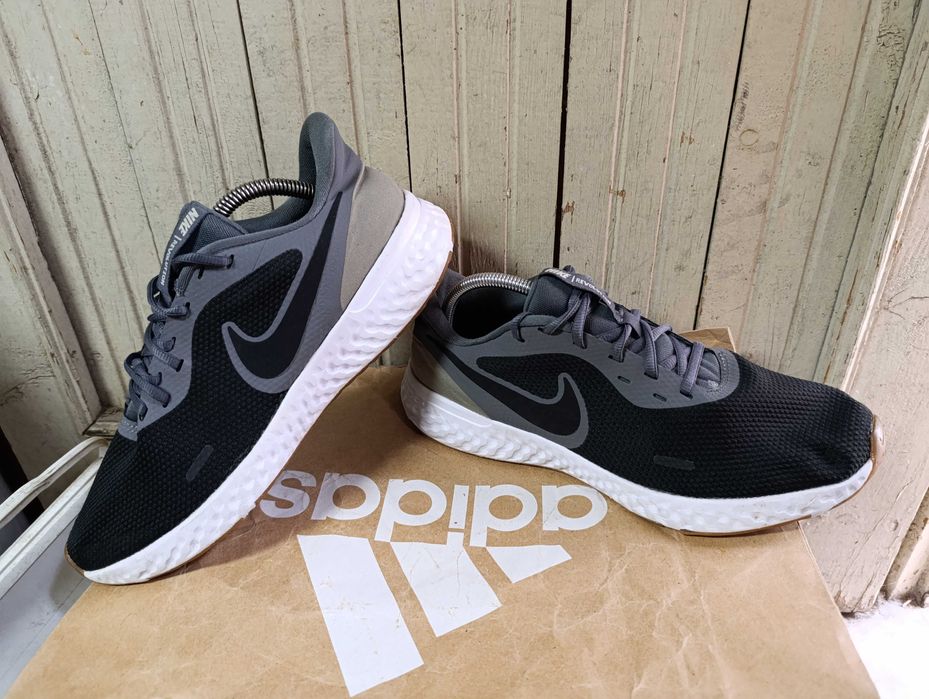 ''Nike Revolution 5''оригинални маратонки 45 номер
