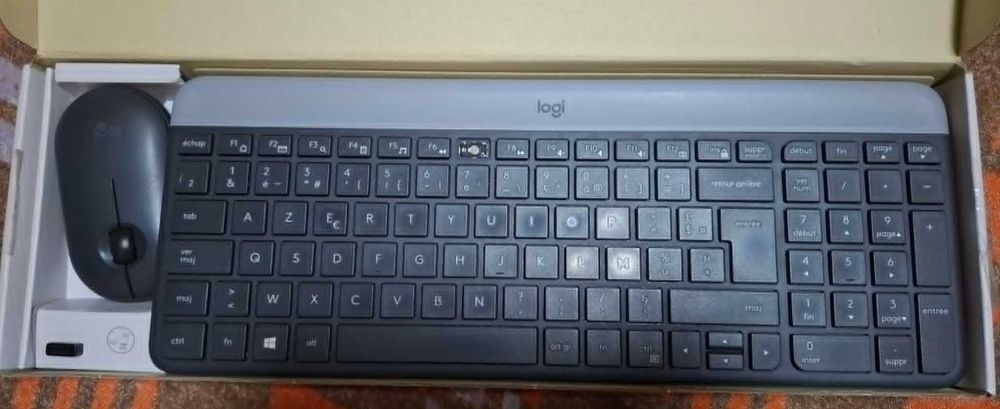 Tastatura Logitech Slim Combo MK470