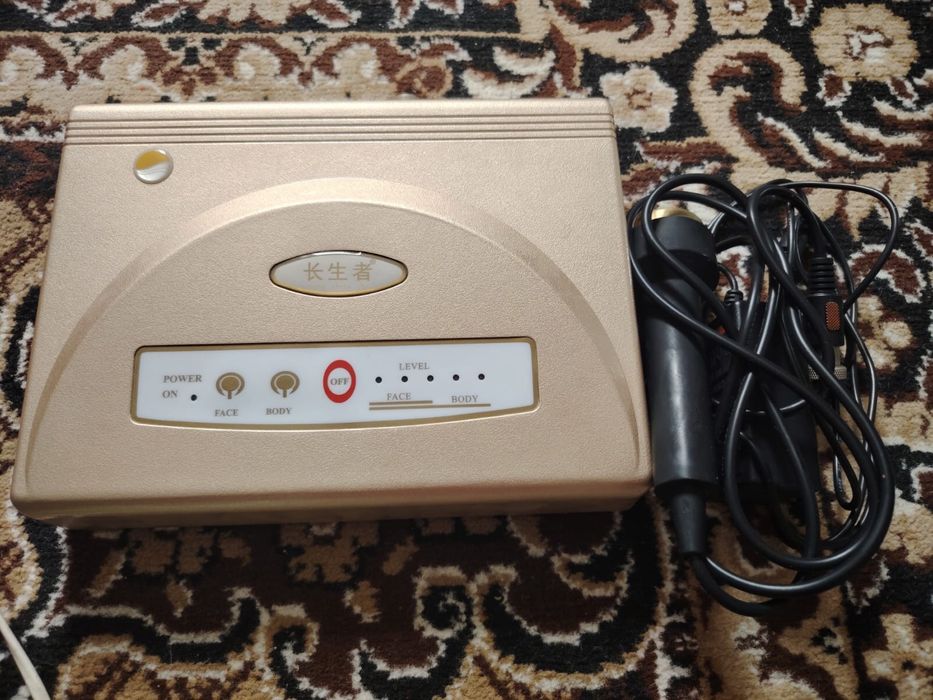 Косметический прибор для лица и тела