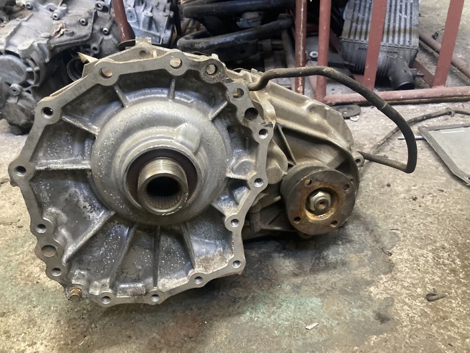 Nissan navara d40 2.5d 2008година avtomat Раздатъчна Кутия