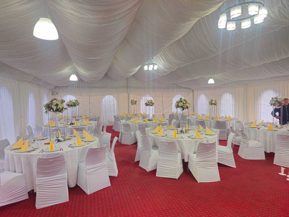 Corturi de evenimente de închiriat