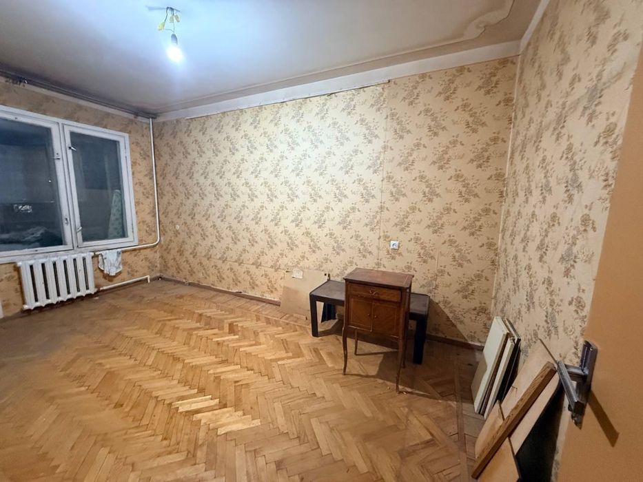 3 комнатная кирпич, площадь 80м2. Ц1