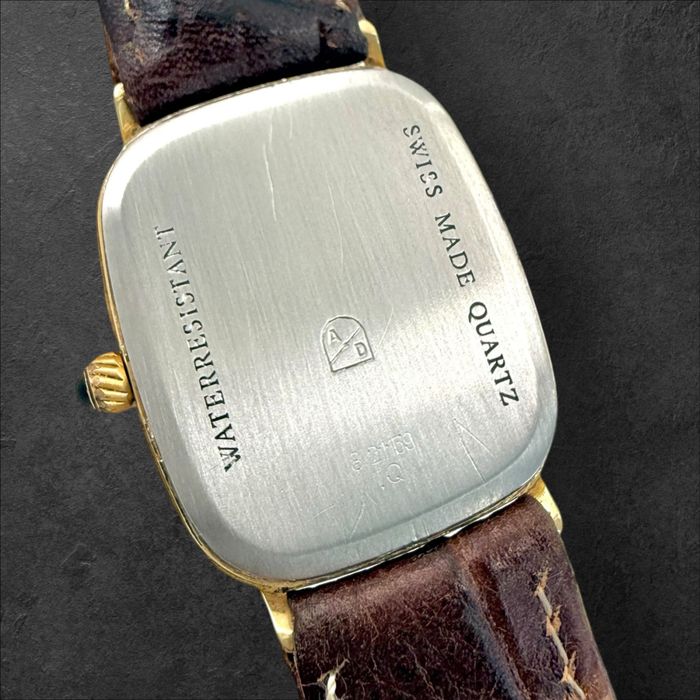 Винтидж Класика от 80-те: Мъжки Кварцов Часовник Dunhill Swiss Made