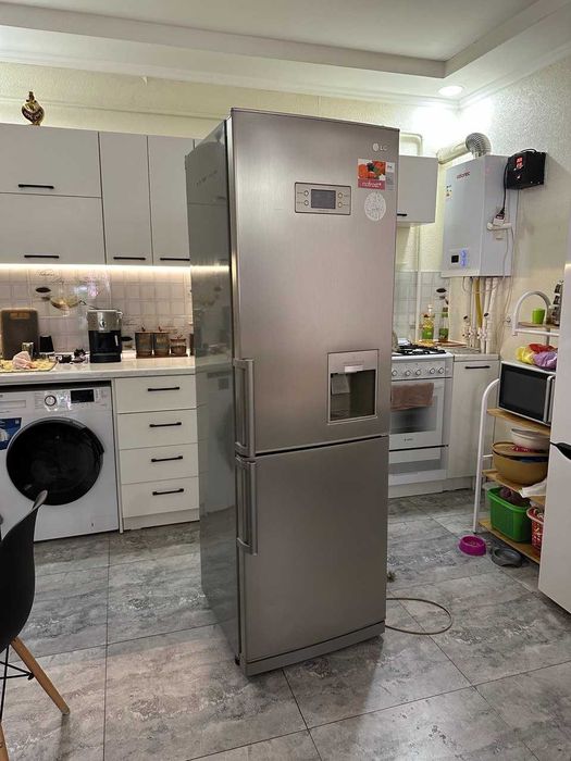 Продам холодильник LG GA-E409UQA — надёжный и вместительный