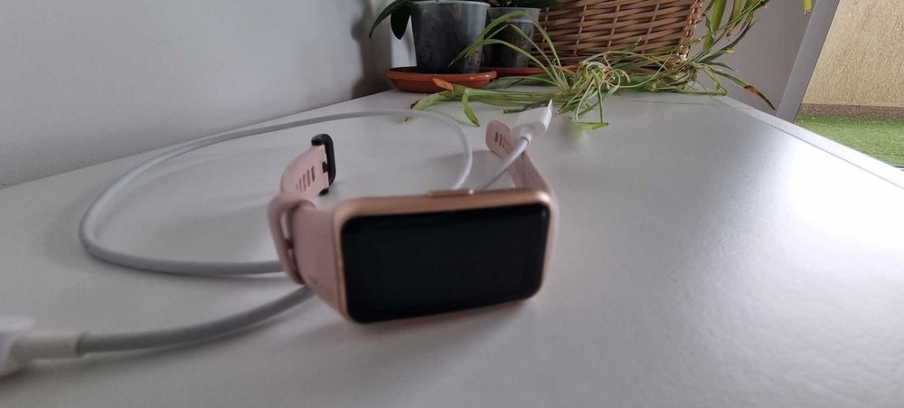 Huawei Band 6  Pink, foarte buna