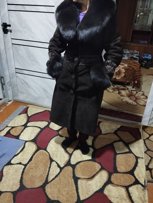 Пальто сотилади.