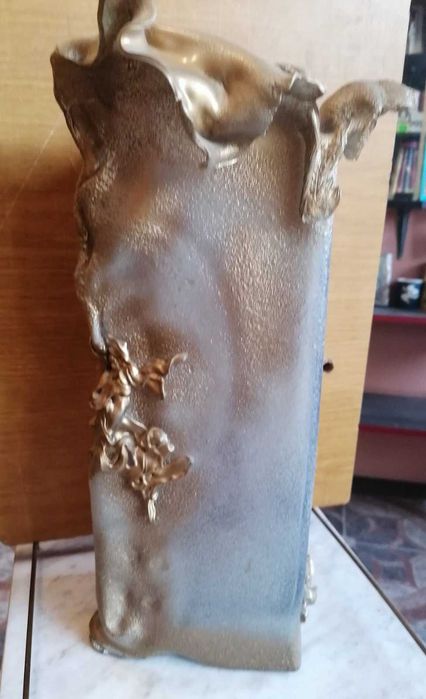 Абстрактни вази от пластмаса