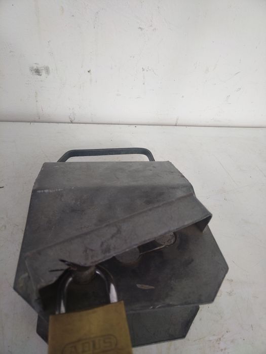 Заключващо устройство за ремаркета и каравани
Заключваща кутия за отка