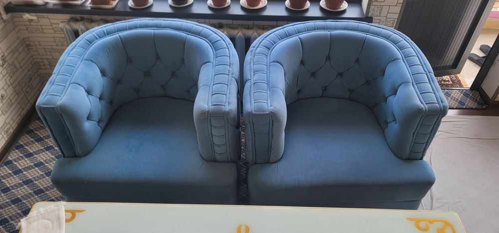 Divan kreslo stoli bilan yangidek