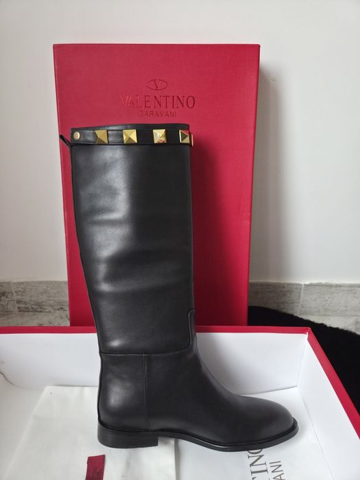 Valentino Garavani Roman Stud Round Toe Boots
