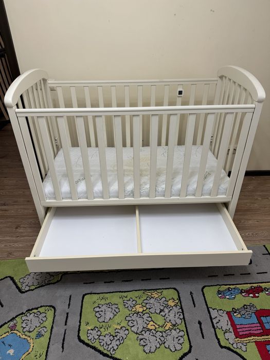 Десткая кровать