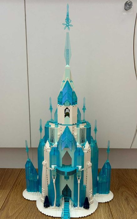 Ледения замък на Елза - Lego Disney