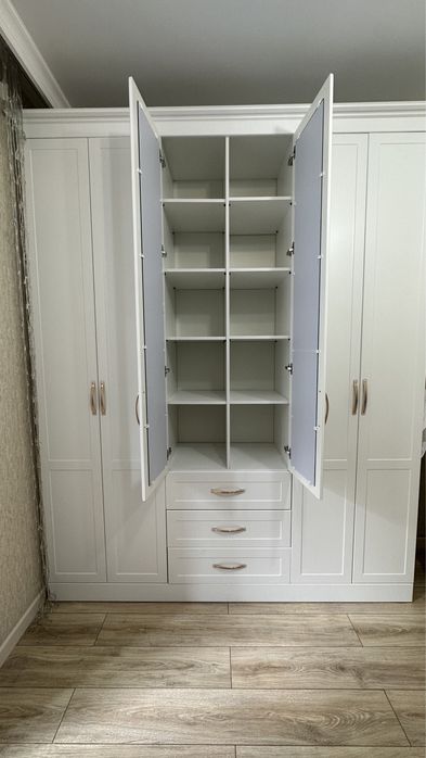 Продаеться шкаф