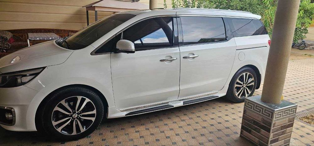 Karnival 4 автомашинаси