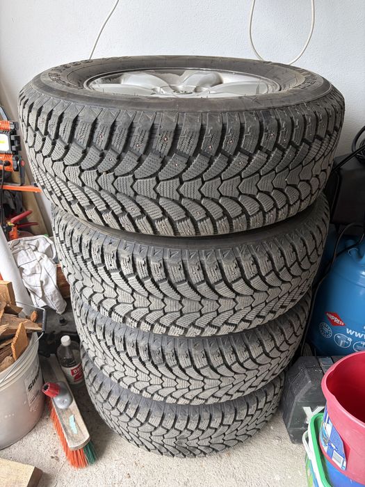 Anvelope  265/65/17 iarna cu jante Toyota Hilux 2005-2015