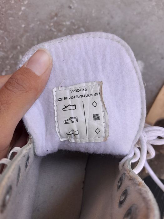 Коньки продаються