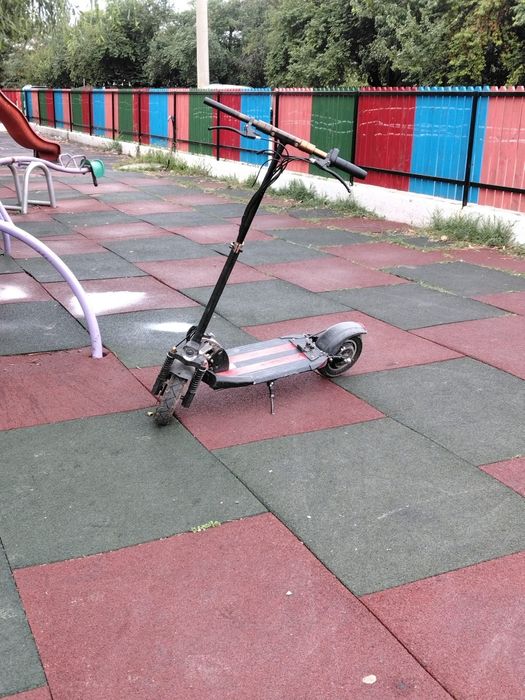Vând trotineta electrica