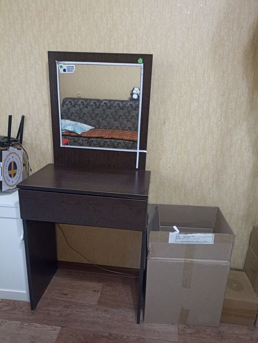 Продается комод с зеркалом