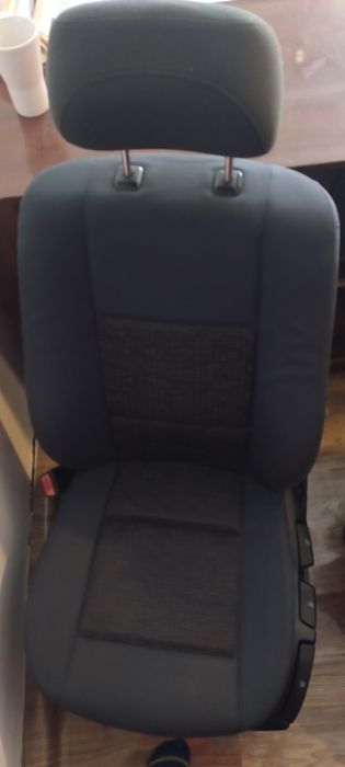 Vind ria e46  Set banchetă spate 150 Ron și fetele de portiera 100 Ron