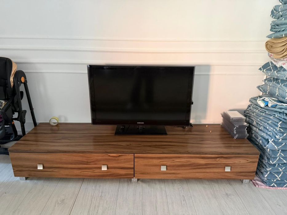 Телевизор и Шкаф