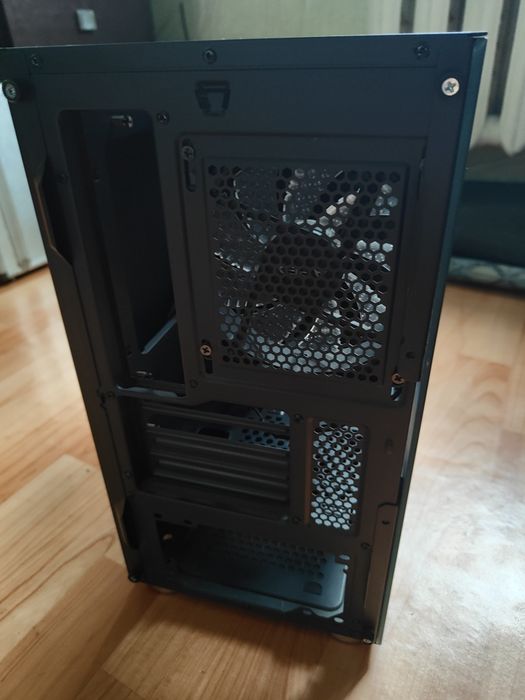 Корпус для пк со стеклянной крышкой