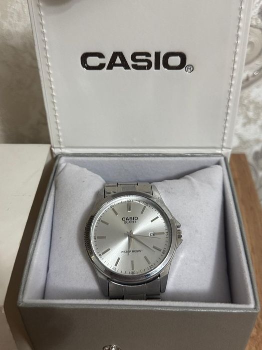 Часы casio б/у много не одевал
