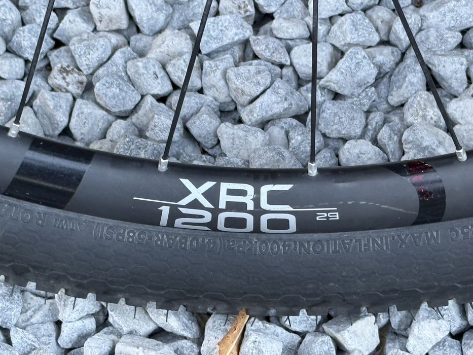 Vând roți carbon DT Swiss XRC 1200 Spline 29” – Butuci DT Swiss 240 – Stare foarte bună