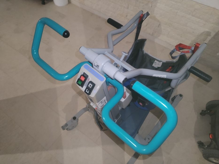 Elevator/Lift/Macara medical persoane cu dizabilități. Sara 3000 cu 2  acumulatori