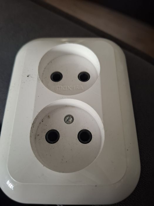 Розетки и выключатели