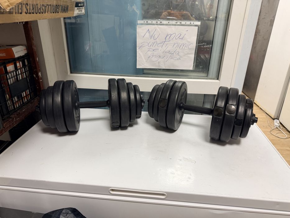 Gantere reglabile noi set 30 kg. 15 kg+15 kg=30 kg. Pret 250 lei