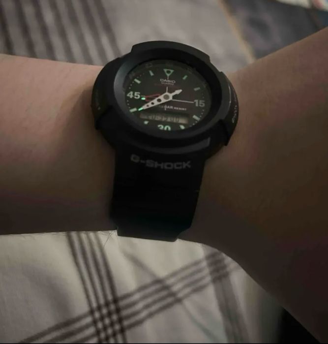 Срочно Casio g shock AW500e-1