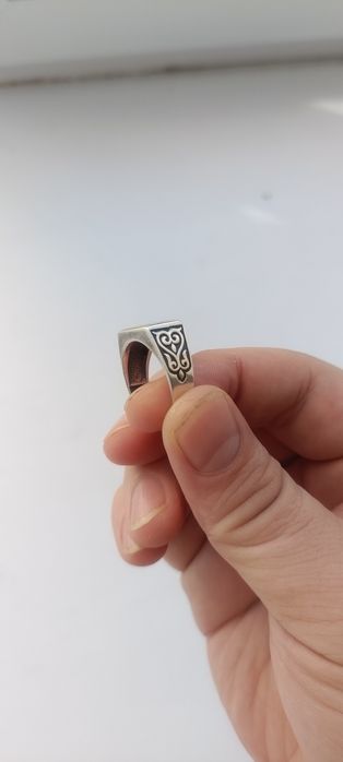 Срочно продам 2 печатки серебко 925 проба