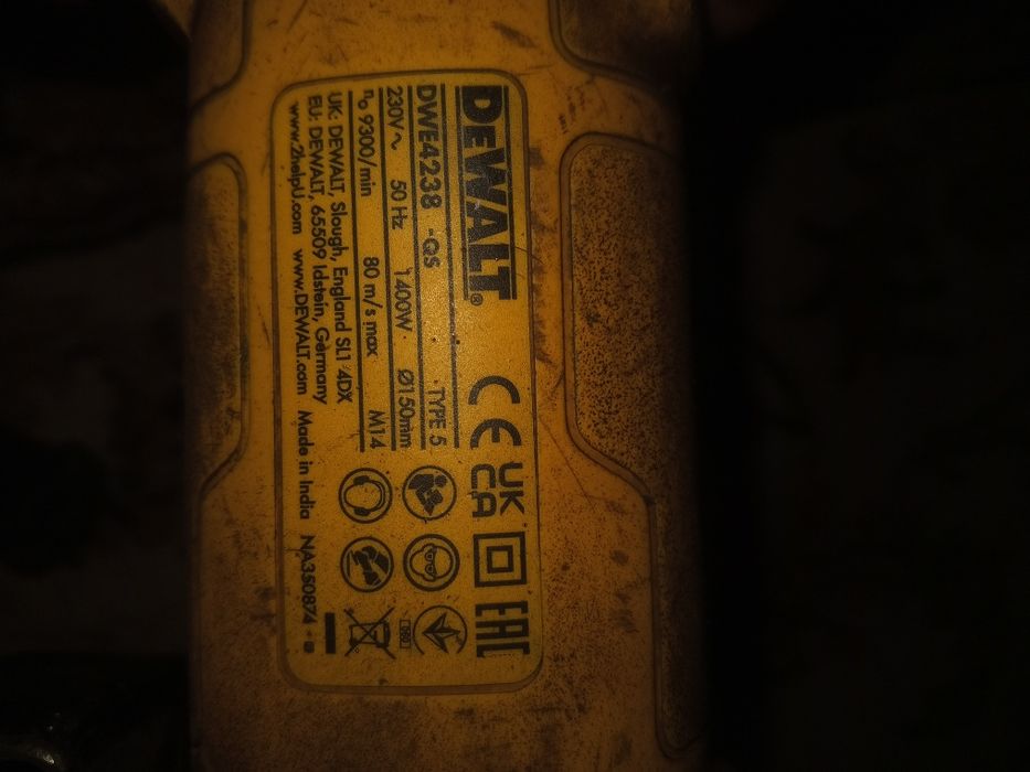 Шлифмашина угловая DeWALT
