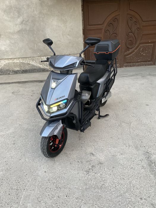 Skuter sotiladi alo