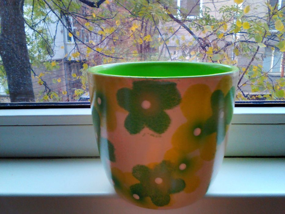 продавам 3 броя различни кашпи и съд за палене на свещи и благовония