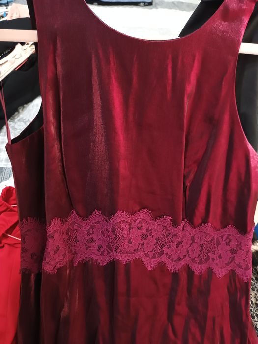 Рокля в цвят бордо