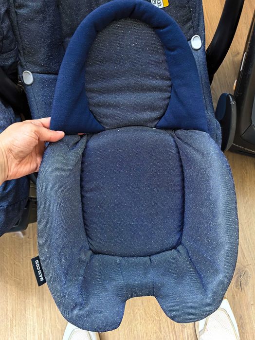 Кошче за кола, изофикс и оригинално одеалце Maxi Cosi