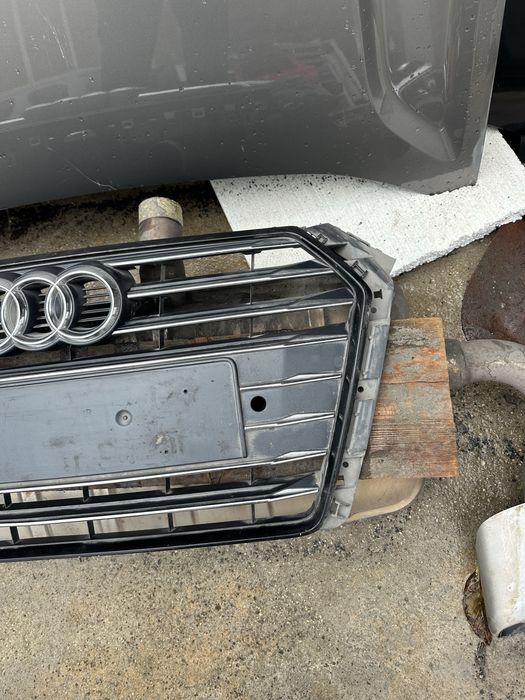 Audi A4 17-19г Предна Решетка ОЕ