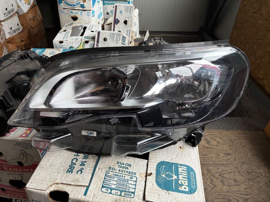 Ляв фар Peugeot Expert/ Пежо Експерт.