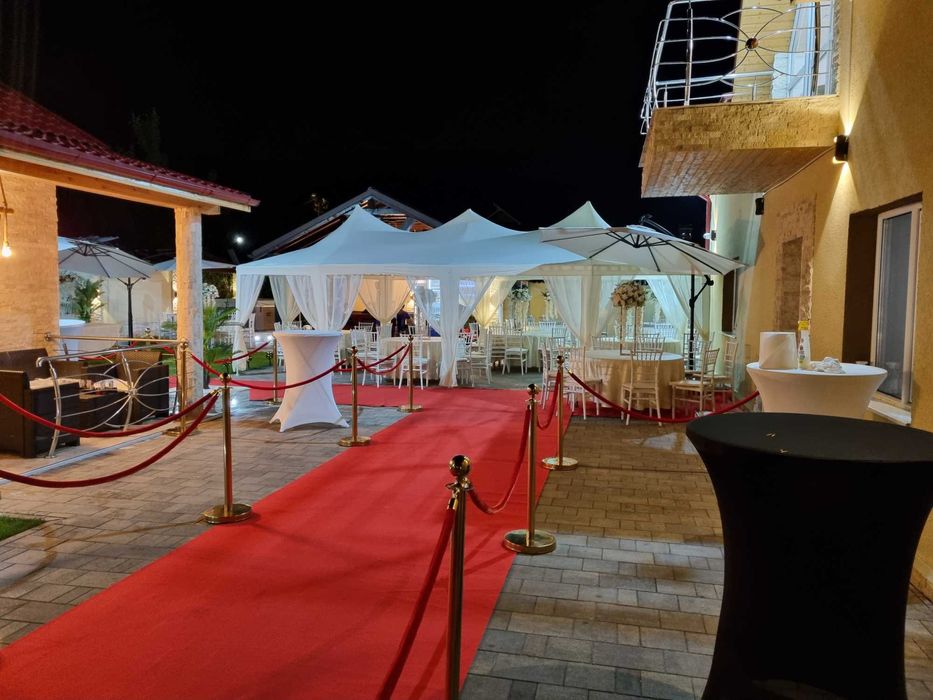 Aranjamente florale cort de inchiriat Inchiriez cort mese scaune Flori