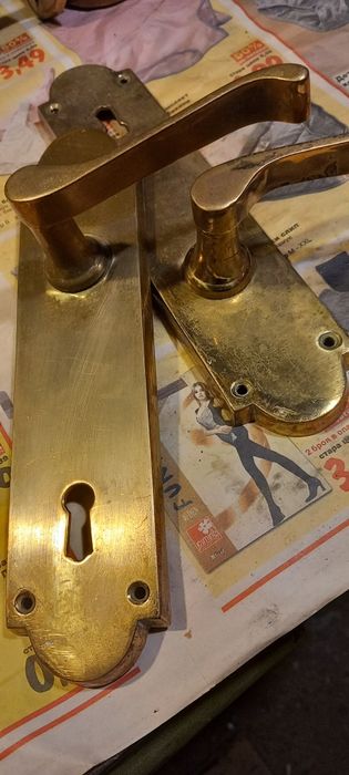 Масивни месингови дръжки