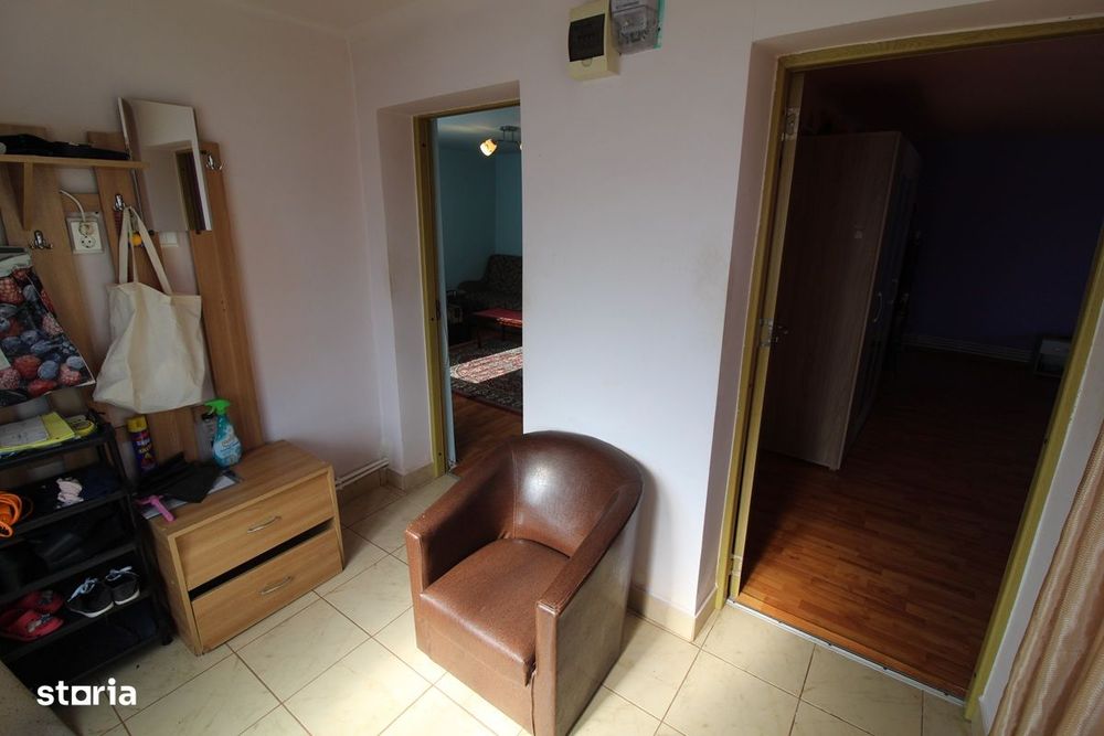 Vând proprietate cu 2 case în Peștișu Mare-Hunedoara, teren 2261mp...