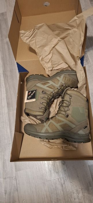 Камуфлажни дрехи и кубинки нови