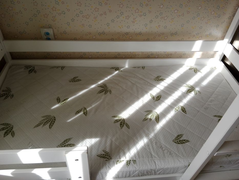 Двухъярусная кровать