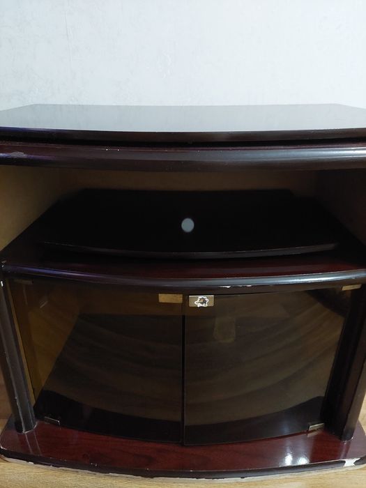 Тумба полированная под телевизор