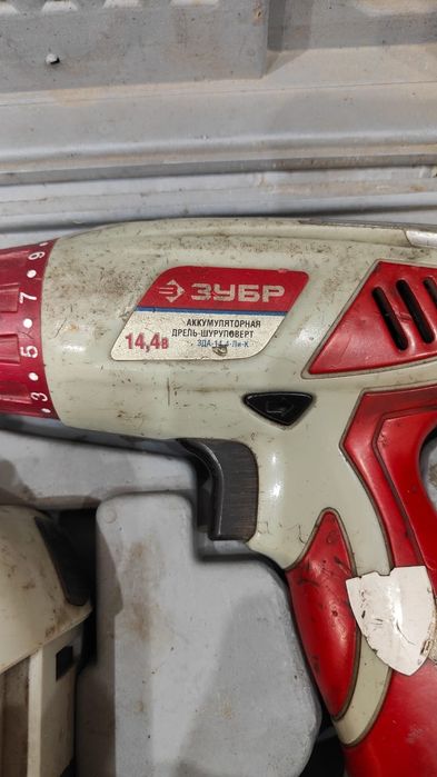 Шуруповерт б/у зубр
