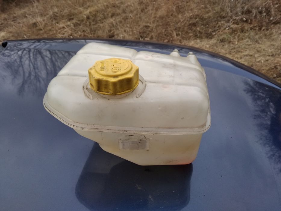 Казанче за антифриз за Форд Фокус мк1