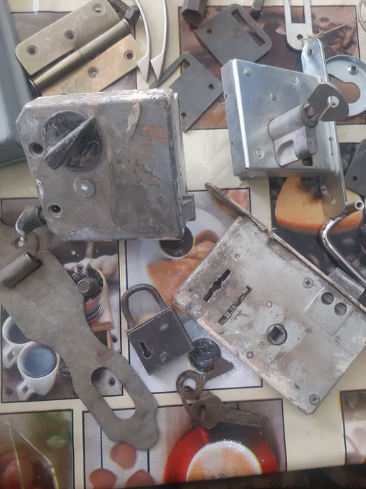 Разные предметы электроника и хозяйственные за 50000 сум